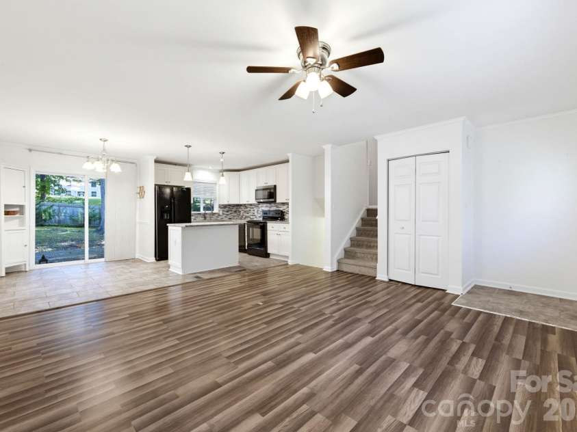 6901 Rollingridge Drive, Charlotte, NC 28211.  MLS# CAR4434981, YatesRealty ID 56785. 