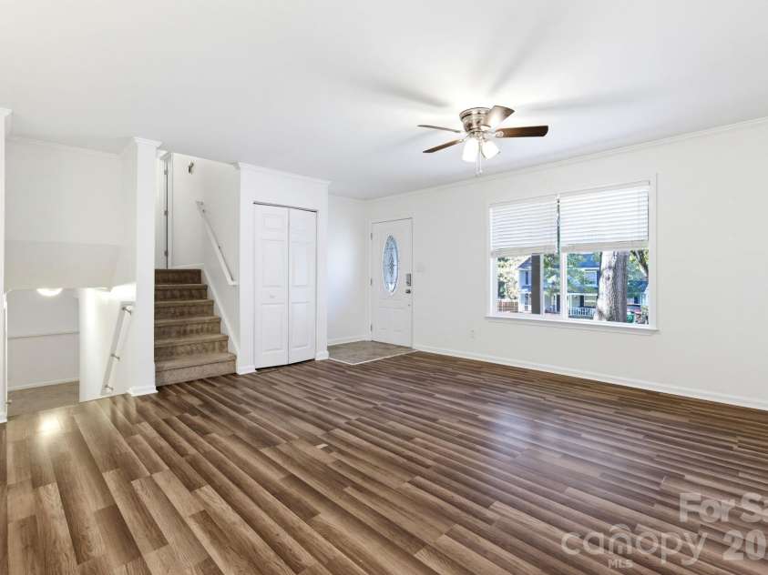 6901 Rollingridge Drive, Charlotte, NC 28211.  MLS# CAR4434981, YatesRealty ID 56785. 