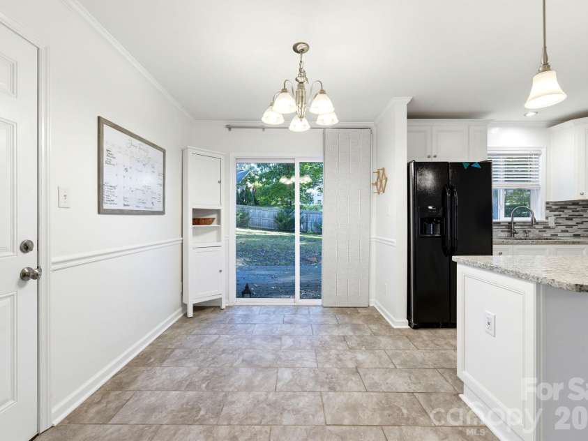6901 Rollingridge Drive, Charlotte, NC 28211.  MLS# CAR4434981, YatesRealty ID 56785. 