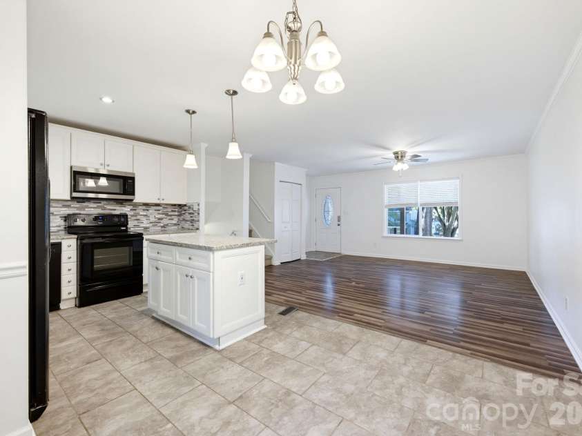 6901 Rollingridge Drive, Charlotte, NC 28211.  MLS# CAR4434981, YatesRealty ID 56785. 