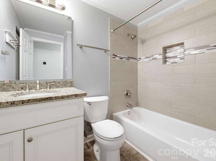 6901 Rollingridge Drive, Charlotte, NC 28211.  MLS# CAR4434981, YatesRealty ID 56785. 