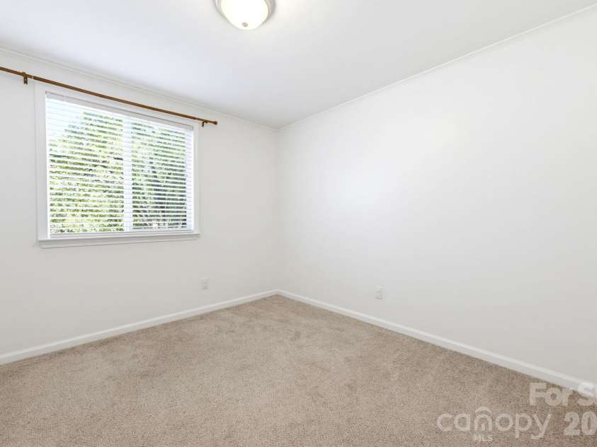 6901 Rollingridge Drive, Charlotte, NC 28211.  MLS# CAR4434981, YatesRealty ID 56785. 