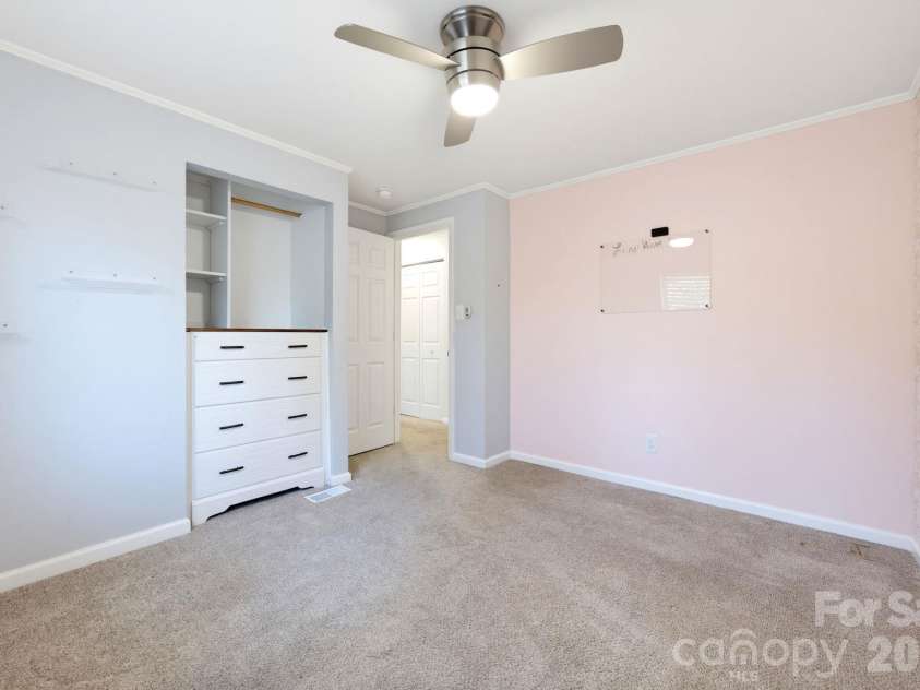 6901 Rollingridge Drive, Charlotte, NC 28211.  MLS# CAR4434981, YatesRealty ID 56785. 
