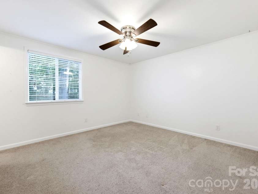 6901 Rollingridge Drive, Charlotte, NC 28211.  MLS# CAR4434981, YatesRealty ID 56785. 