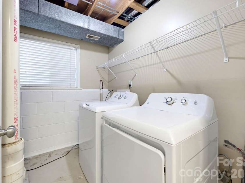 6901 Rollingridge Drive, Charlotte, NC 28211.  MLS# CAR4434981, YatesRealty ID 56785. 