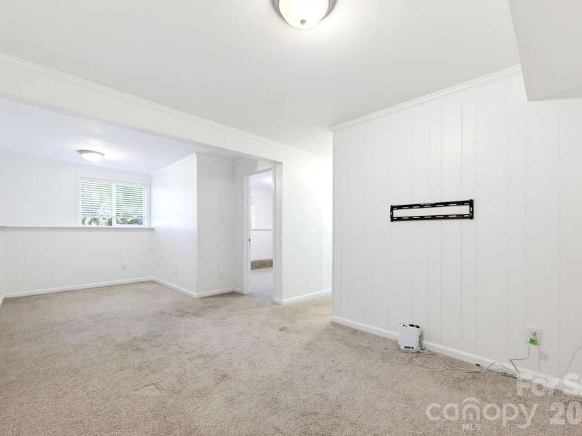 6901 Rollingridge Drive, Charlotte, NC 28211.  MLS# CAR4434981, YatesRealty ID 56785. 