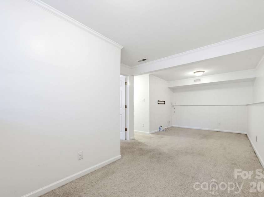 6901 Rollingridge Drive, Charlotte, NC 28211.  MLS# CAR4434981, YatesRealty ID 56785. 