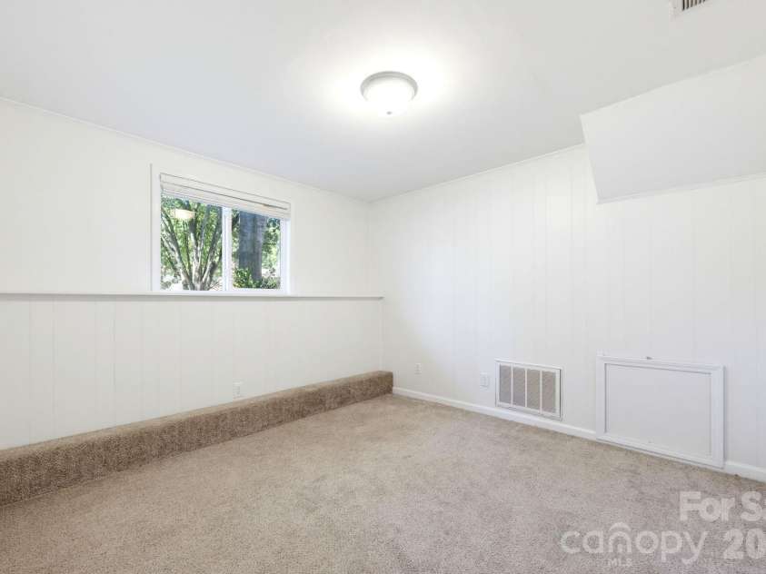 6901 Rollingridge Drive, Charlotte, NC 28211.  MLS# CAR4434981, YatesRealty ID 56785. 