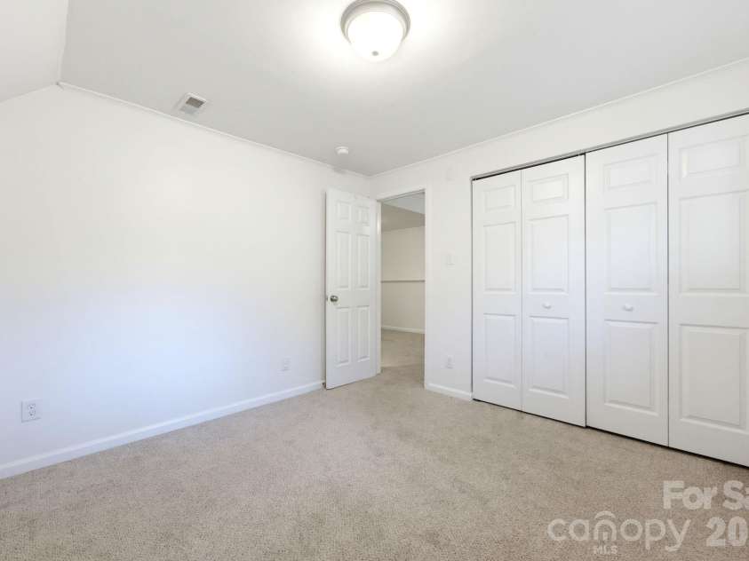6901 Rollingridge Drive, Charlotte, NC 28211.  MLS# CAR4434981, YatesRealty ID 56785. 