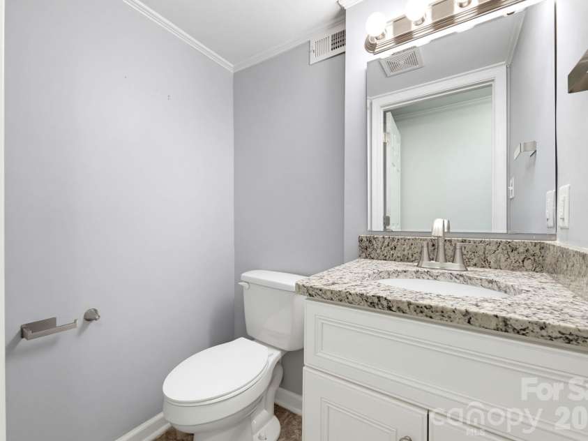 6901 Rollingridge Drive, Charlotte, NC 28211.  MLS# CAR4434981, YatesRealty ID 56785. 