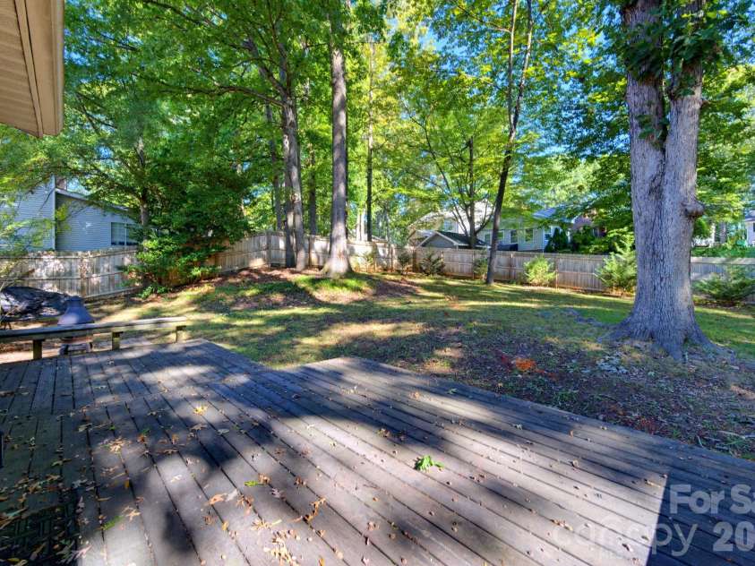 6901 Rollingridge Drive, Charlotte, NC 28211.  MLS# CAR4434981, YatesRealty ID 56785. 