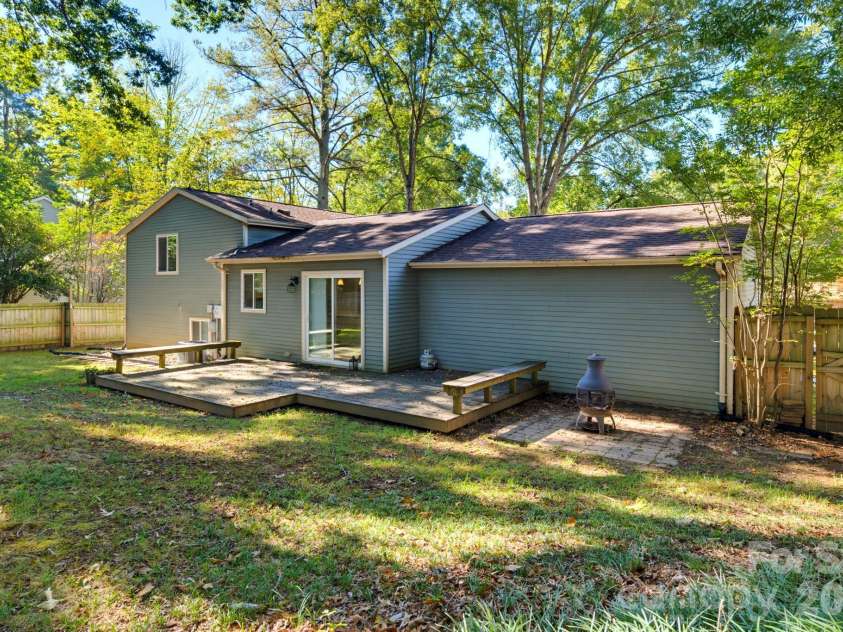 6901 Rollingridge Drive, Charlotte, NC 28211.  MLS# CAR4434981, YatesRealty ID 56785. 