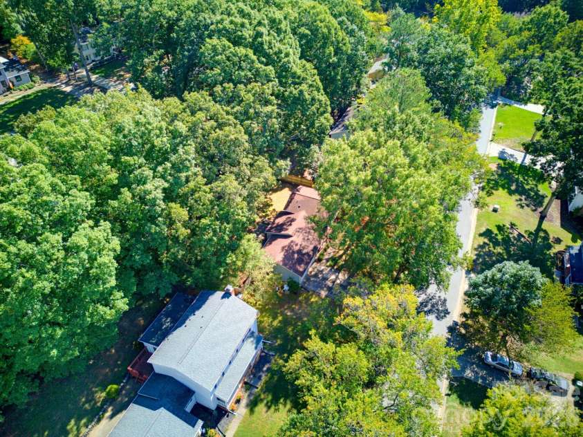 6901 Rollingridge Drive, Charlotte, NC 28211.  MLS# CAR4434981, YatesRealty ID 56785. 