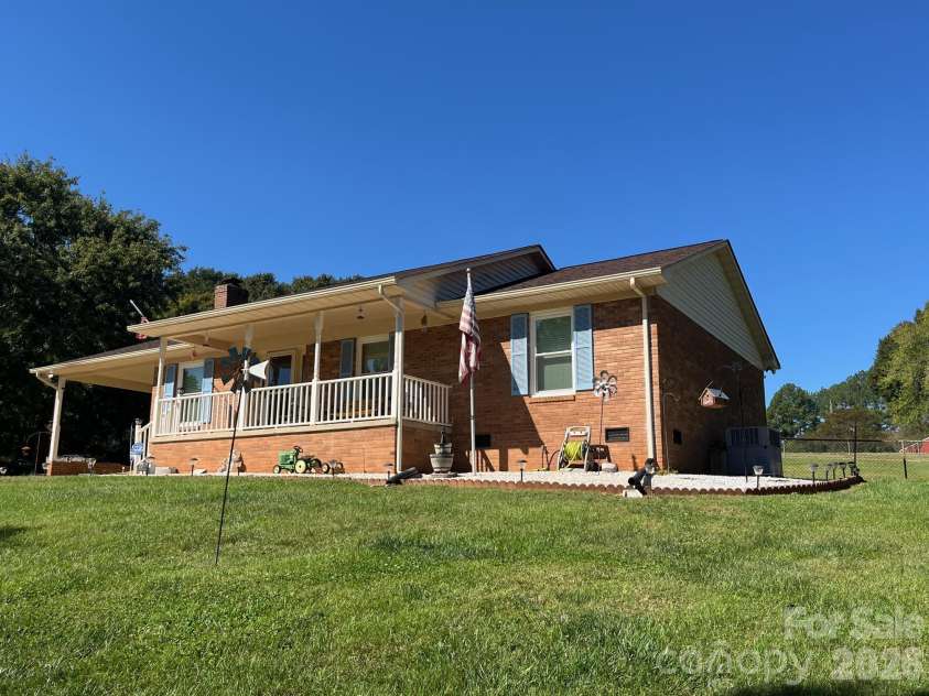 109 Crestbrook Circle, Shelby, NC 28152.  MLS# CAR4434911, YatesRealty ID 56787. 