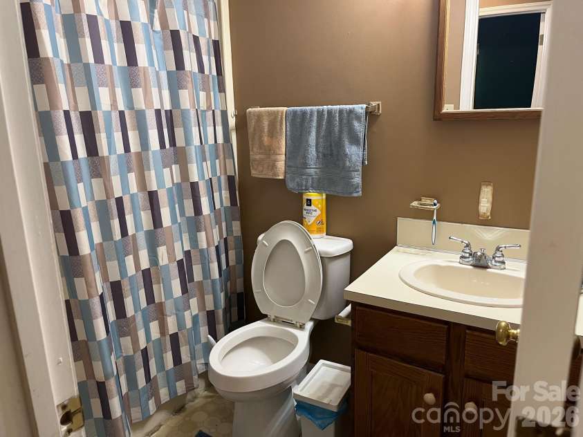109 Crestbrook Circle, Shelby, NC 28152.  MLS# CAR4434911, YatesRealty ID 56787. 