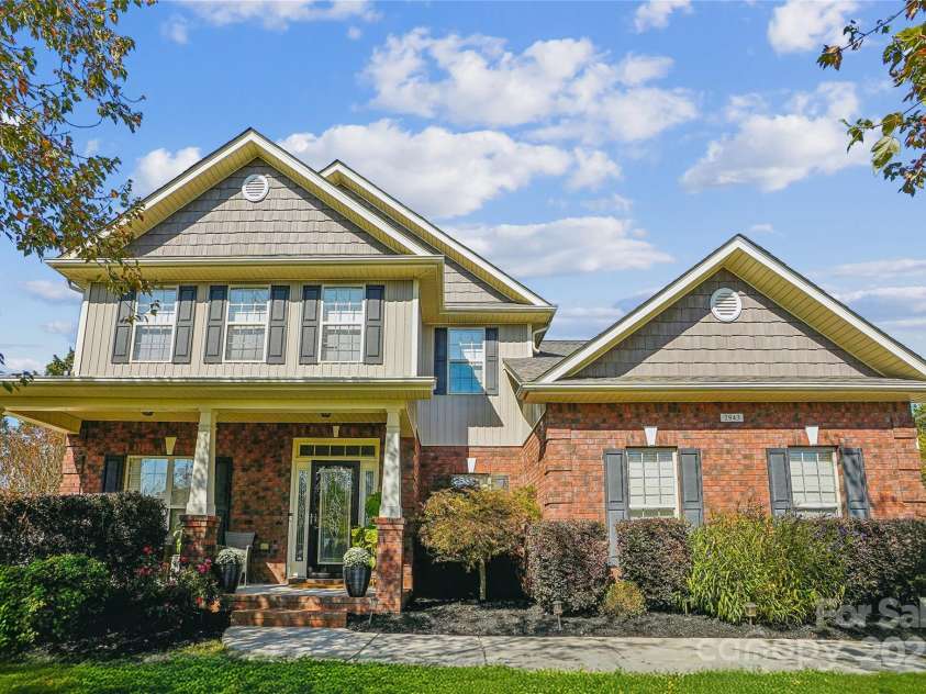 2943 Tallgrass Bluff, Rock Hill, SC 29732.  MLS# CAR4213089, YatesRealty ID 5679. Beautiful curb appea with a covered front porch