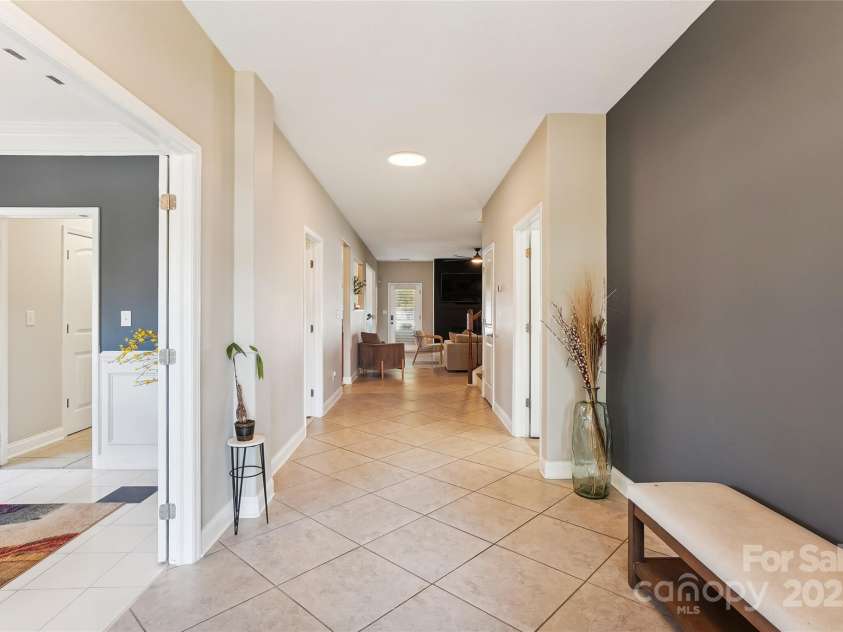 2943 Tallgrass Bluff, Rock Hill, SC 29732.  MLS# CAR4213089, YatesRealty ID 5679. Expansive entry hallway hints of the spaciousness of this home