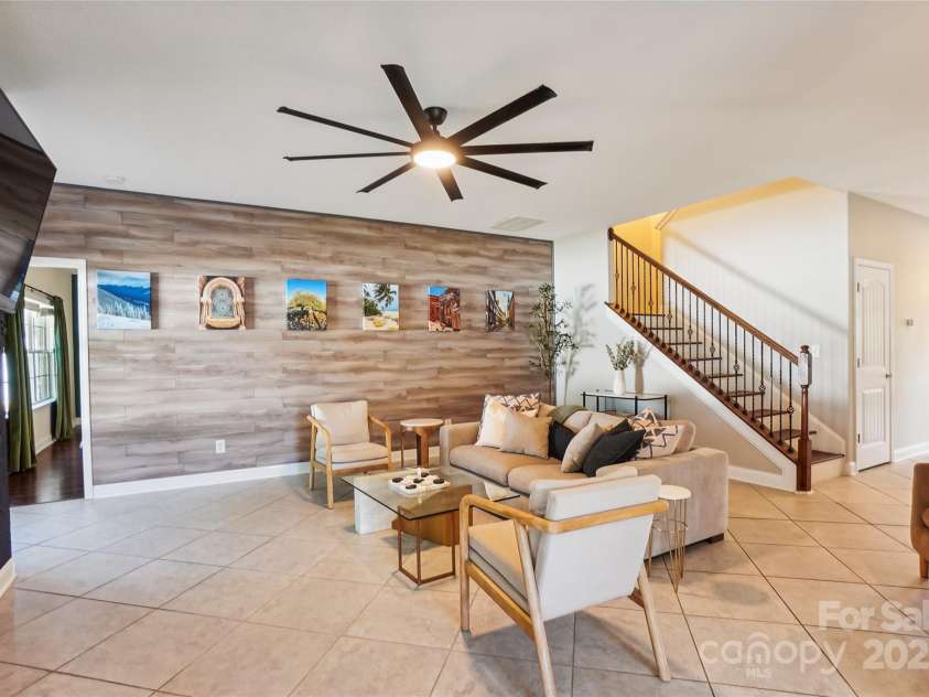 2943 Tallgrass Bluff, Rock Hill, SC 29732.  MLS# CAR4213089, YatesRealty ID 5679. Feature wall