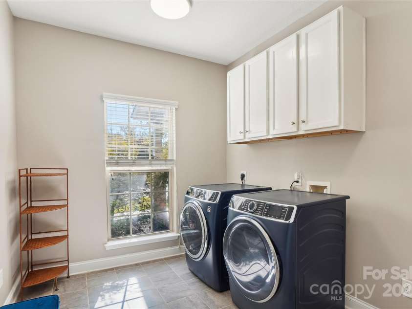 2943 Tallgrass Bluff, Rock Hill, SC 29732.  MLS# CAR4213089, YatesRealty ID 5679. Large Laundry room on the Main
