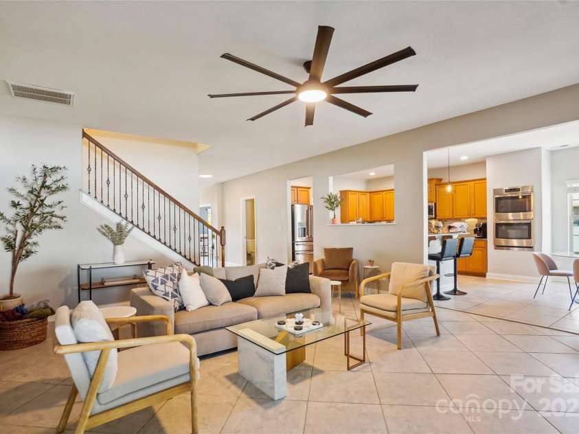 2943 Tallgrass Bluff, Rock Hill, SC 29732.  MLS# CAR4213089, YatesRealty ID 5679. Open concept to kitchen and breakfast