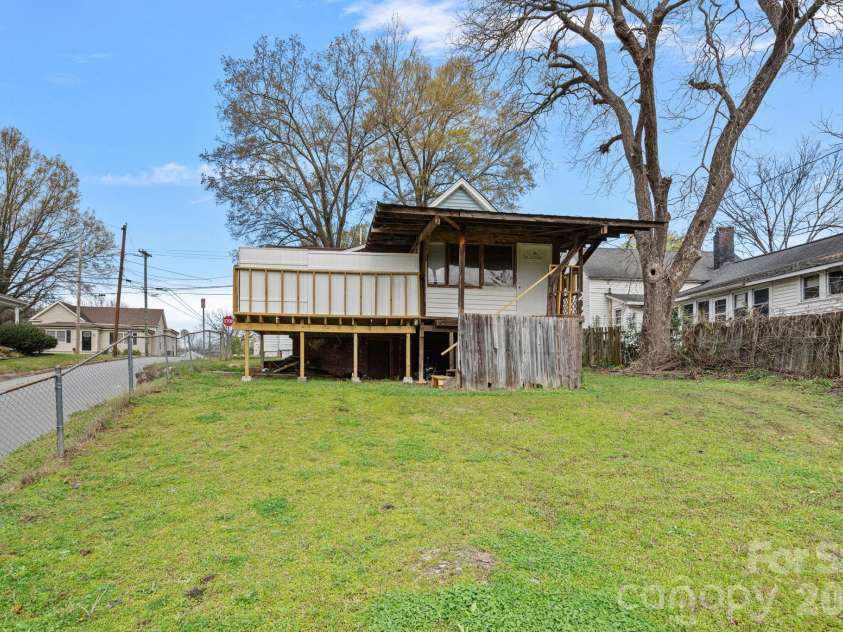 74 Meadow Avenue, Concord, NC 28025.  MLS# CAR4355867, YatesRealty ID 5679. 