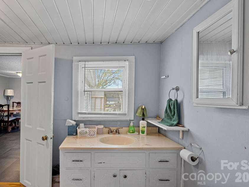 74 Meadow Avenue, Concord, NC 28025.  MLS# CAR4355867, YatesRealty ID 5679. Bathroom