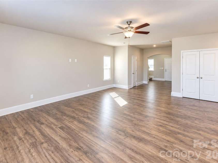 5321 Bella Rose Court, Charlotte, NC 28216.  MLS# CAR4435044, YatesRealty ID 56791. 