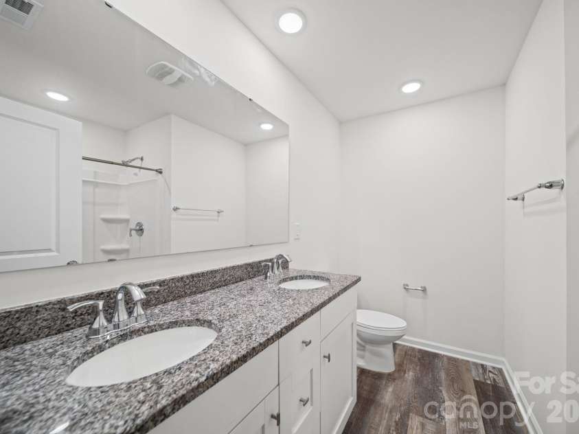 518 3rd Street, Salisbury, NC 28144.  MLS# CAR4415185, YatesRealty ID 56792. Primary Bathroom
