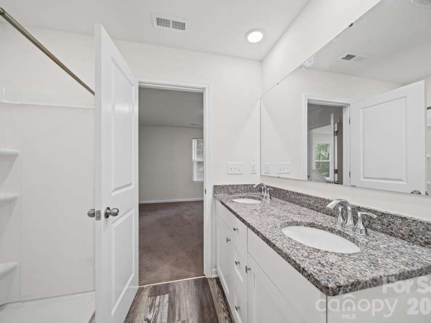 518 3rd Street, Salisbury, NC 28144.  MLS# CAR4415185, YatesRealty ID 56792. Primary Bathroom