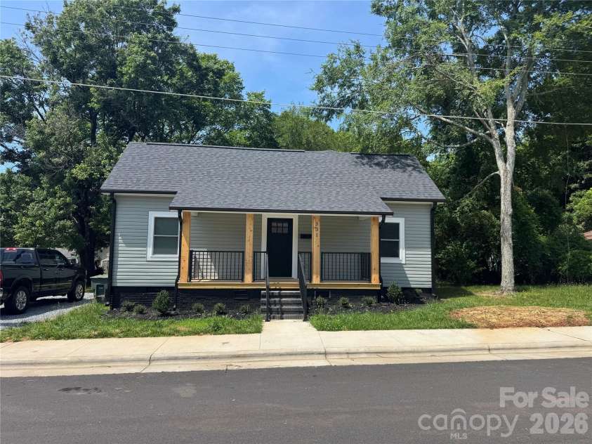 331 Lowrance Avenue, Mooresville, NC 28115.  MLS# CAR4435038, YatesRealty ID 56794. 