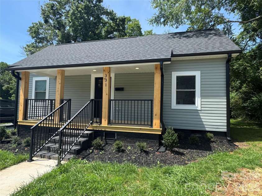 331 Lowrance Avenue, Mooresville, NC 28115.  MLS# CAR4435038, YatesRealty ID 56794. 