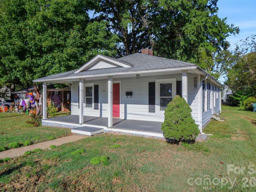 60 Winecoff Avenue, Concord, NC 28025.  MLS# CAR4435029, YatesRealty ID 56796. 