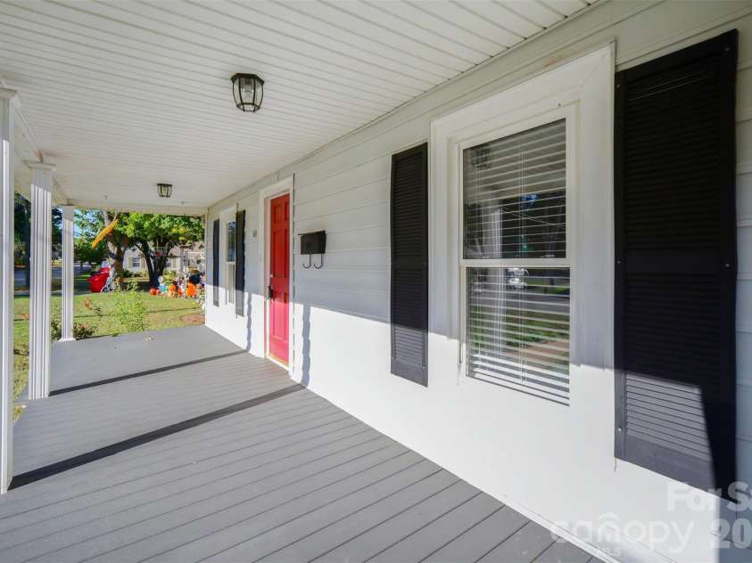 60 Winecoff Avenue, Concord, NC 28025.  MLS# CAR4435029, YatesRealty ID 56796. 