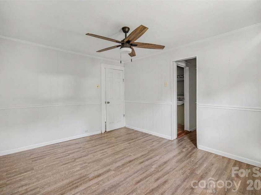 60 Winecoff Avenue, Concord, NC 28025.  MLS# CAR4435029, YatesRealty ID 56796. 