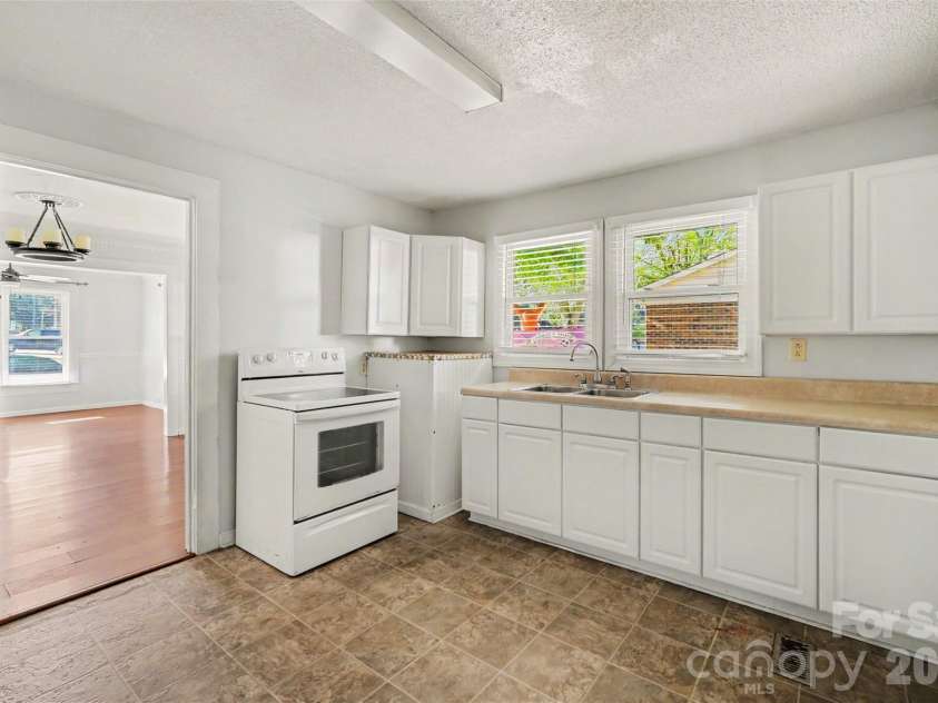 60 Winecoff Avenue, Concord, NC 28025.  MLS# CAR4435029, YatesRealty ID 56796. 