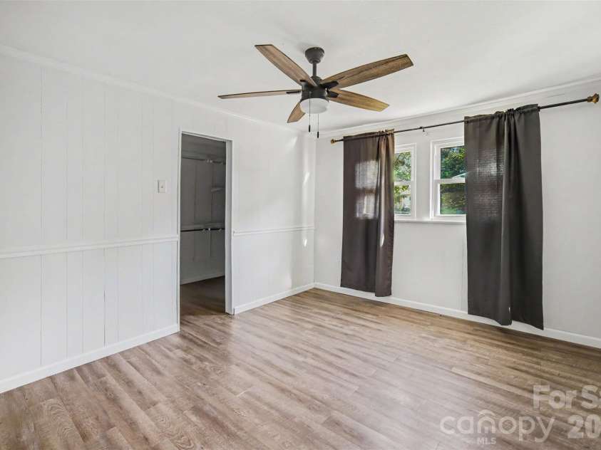 60 Winecoff Avenue, Concord, NC 28025.  MLS# CAR4435029, YatesRealty ID 56796. 
