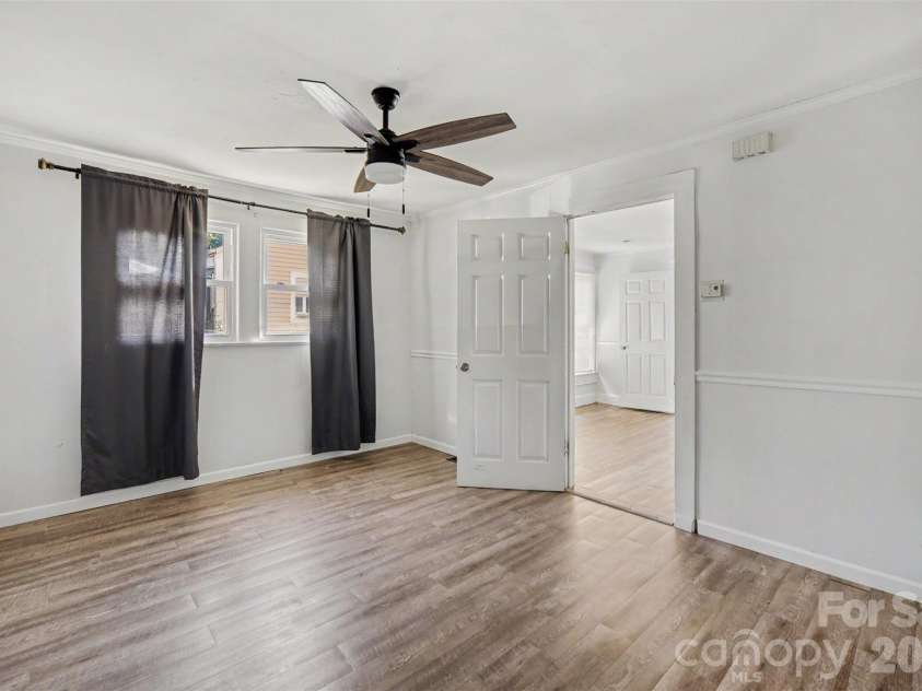 60 Winecoff Avenue, Concord, NC 28025.  MLS# CAR4435029, YatesRealty ID 56796. 