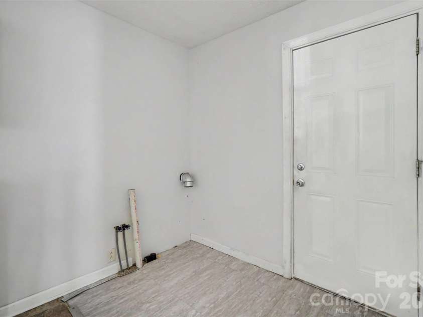 60 Winecoff Avenue, Concord, NC 28025.  MLS# CAR4435029, YatesRealty ID 56796. 