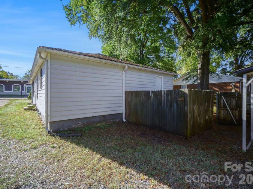 60 Winecoff Avenue, Concord, NC 28025.  MLS# CAR4435029, YatesRealty ID 56796. 