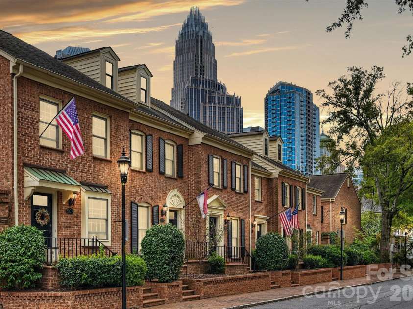 500 Poplar Street, Charlotte, NC 28202.  MLS# CAR4433917, YatesRealty ID 56797. 