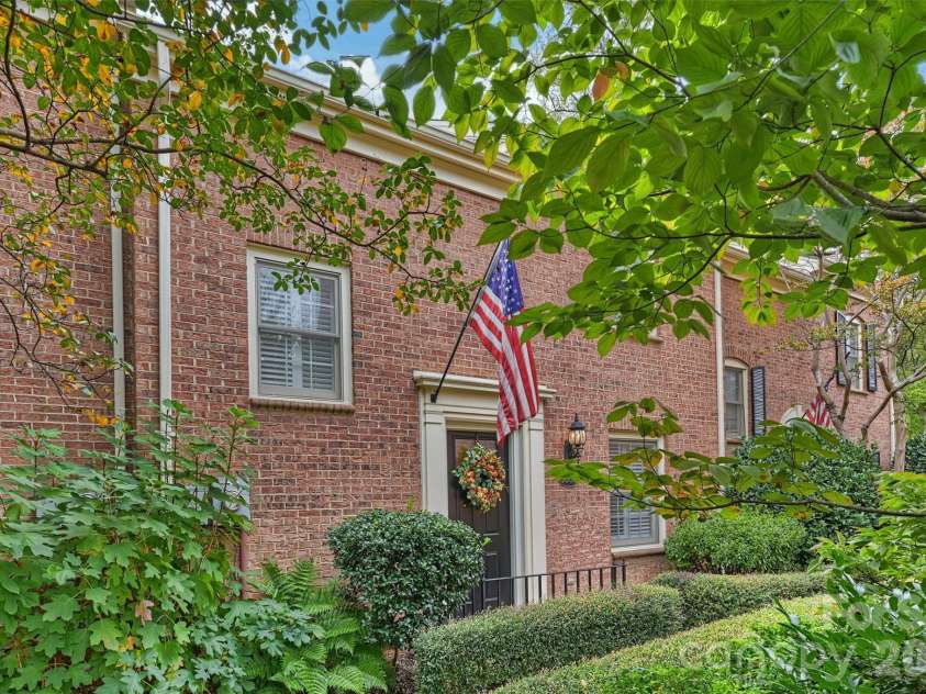 500 Poplar Street, Charlotte, NC 28202.  MLS# CAR4433917, YatesRealty ID 56797. 