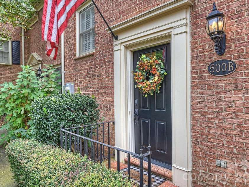 500 Poplar Street, Charlotte, NC 28202.  MLS# CAR4433917, YatesRealty ID 56797. 