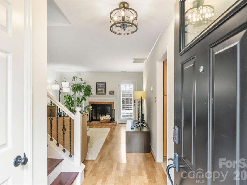 500 Poplar Street, Charlotte, NC 28202.  MLS# CAR4433917, YatesRealty ID 56797. 