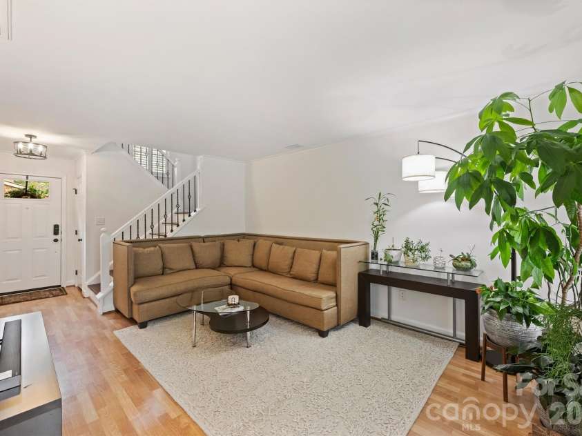 500 Poplar Street, Charlotte, NC 28202.  MLS# CAR4433917, YatesRealty ID 56797. 
