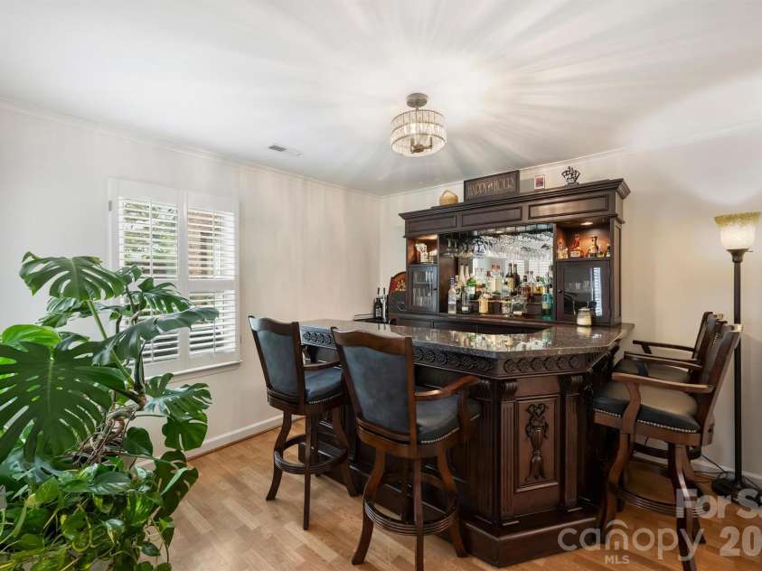500 Poplar Street, Charlotte, NC 28202.  MLS# CAR4433917, YatesRealty ID 56797. 