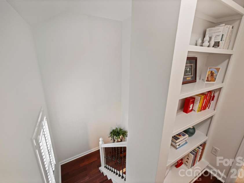 500 Poplar Street, Charlotte, NC 28202.  MLS# CAR4433917, YatesRealty ID 56797. 