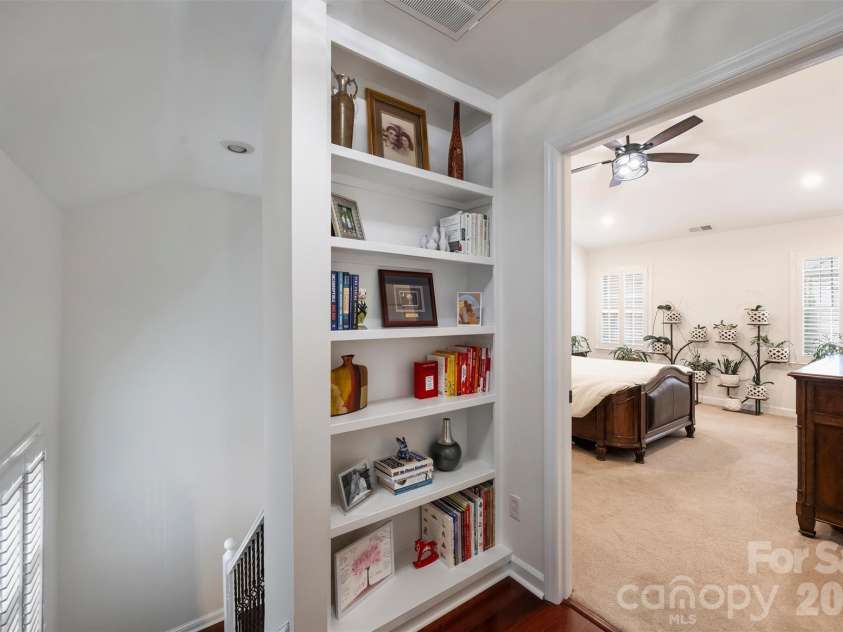 500 Poplar Street, Charlotte, NC 28202.  MLS# CAR4433917, YatesRealty ID 56797. 