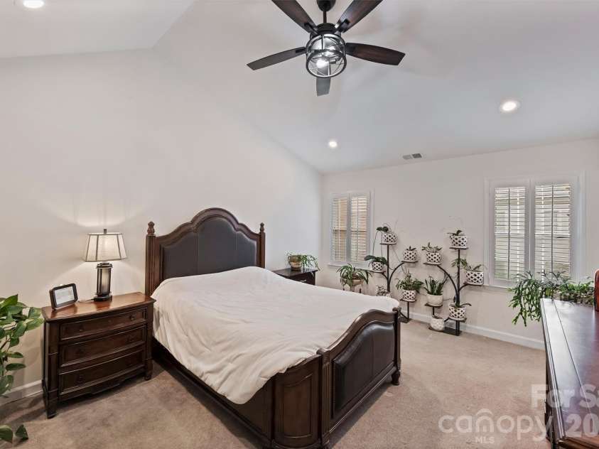 500 Poplar Street, Charlotte, NC 28202.  MLS# CAR4433917, YatesRealty ID 56797. 