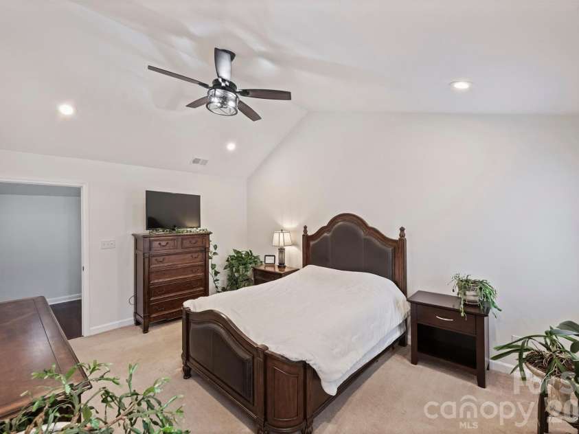500 Poplar Street, Charlotte, NC 28202.  MLS# CAR4433917, YatesRealty ID 56797. 