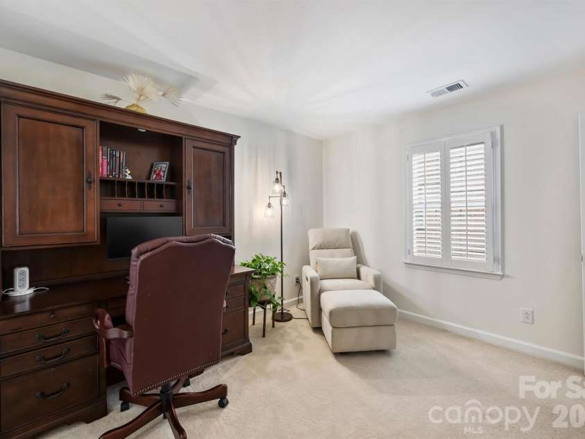 500 Poplar Street, Charlotte, NC 28202.  MLS# CAR4433917, YatesRealty ID 56797. 